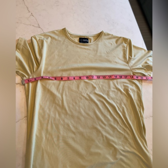 Perfect condition M light yellow men’s AO split hem CUTS t shirt - Picture 3 of 5